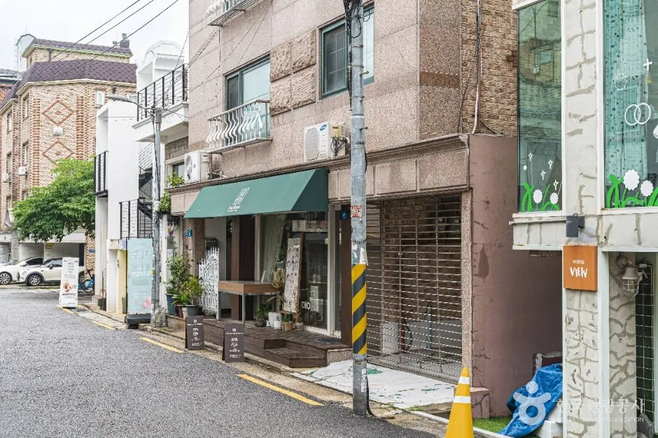 The craft workshop street in Yeonnam-dong