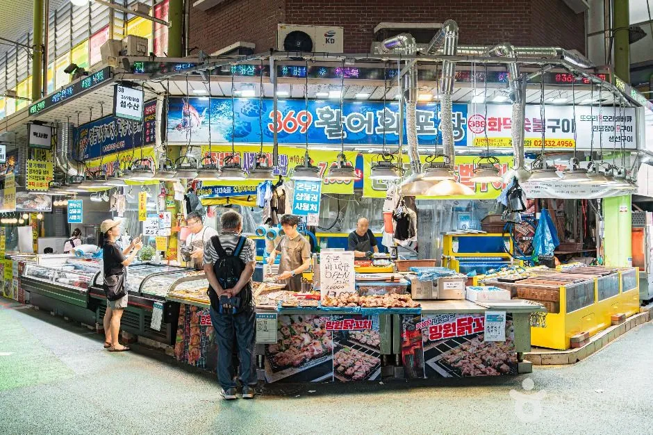 Stalls at Mangwon Market