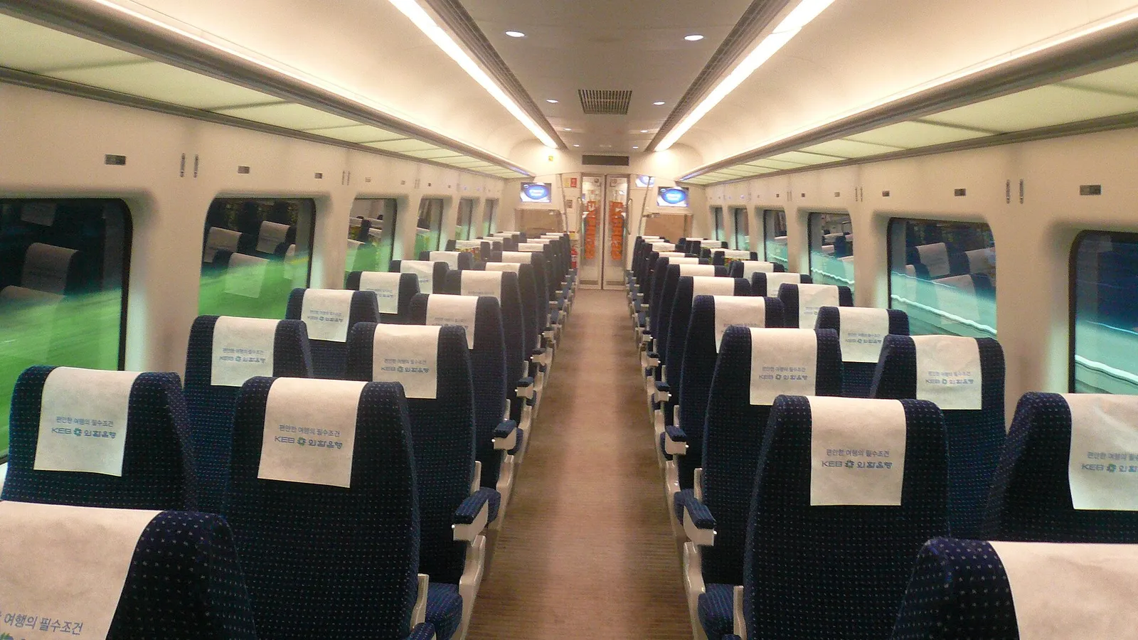 A'REX直通列車の車内