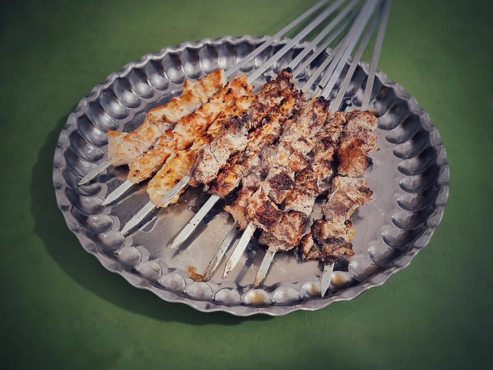 A tray of grilled kebab with meat and chicken
