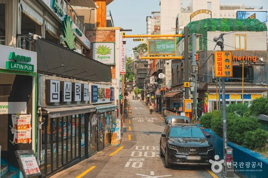 The main street of the Itaewon special tourist zone
