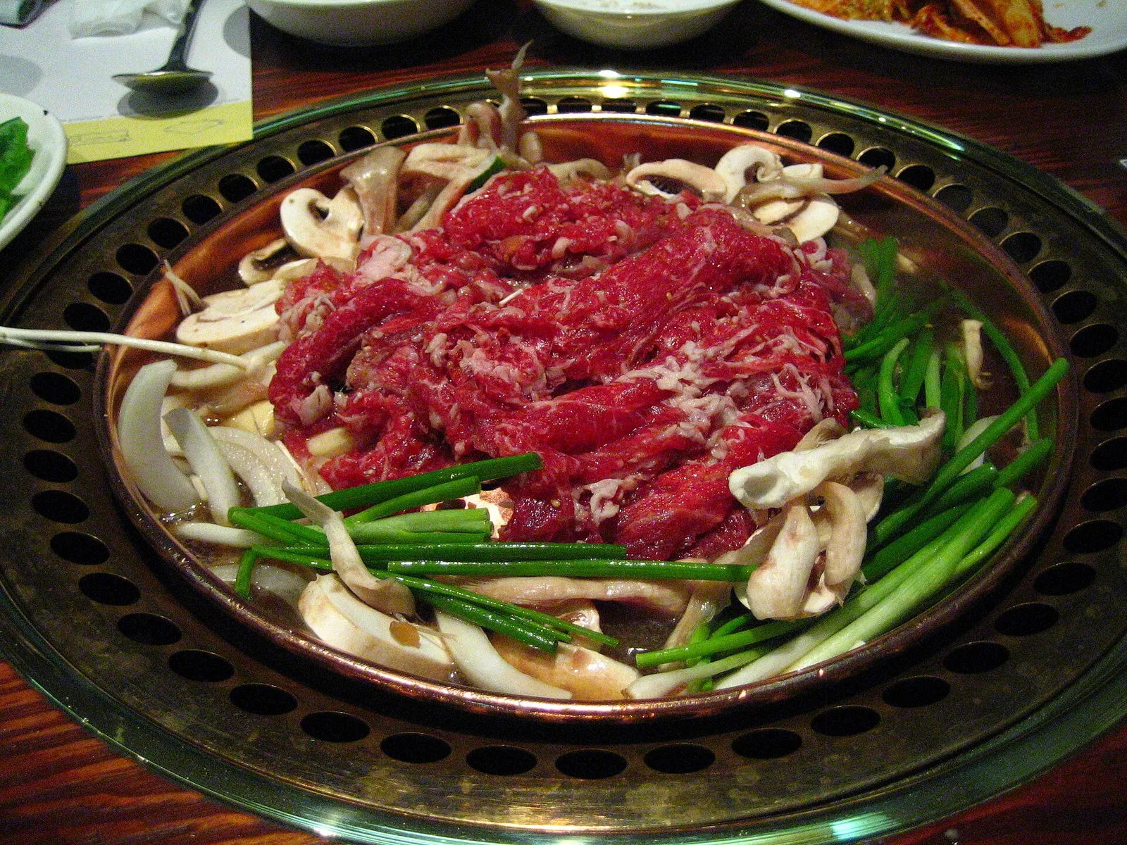 薄切りの牛肉を味付けしたプルコギ