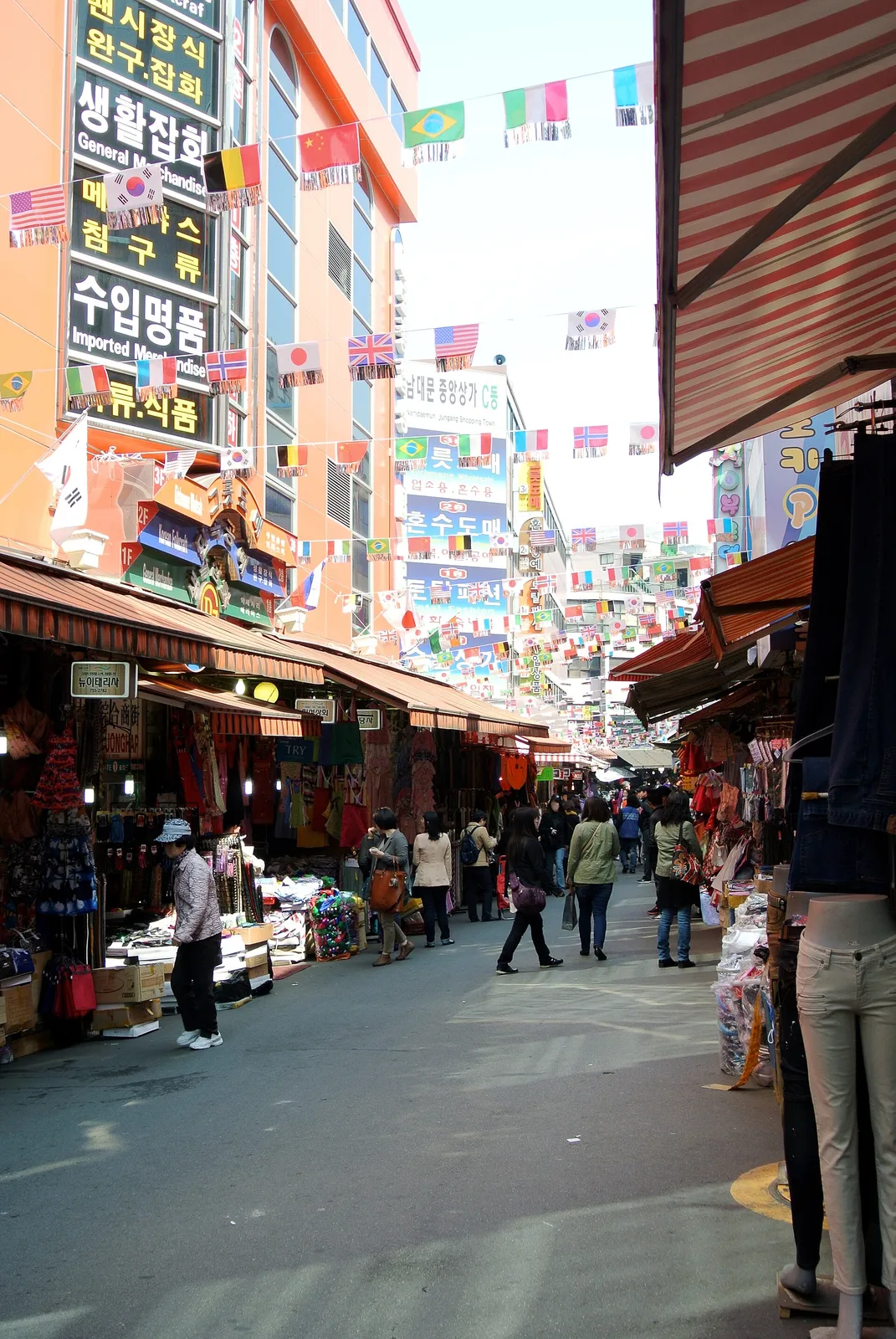 A narrow alley of stalls in Namdaemun Market