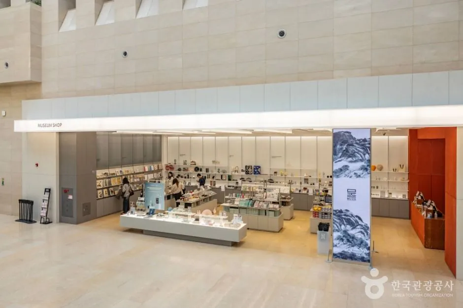 The MU:DS museum shop near the entrance